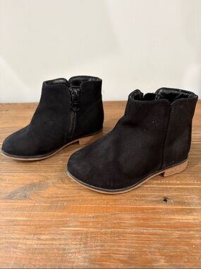6 Toddler Cat & Jack Black Suede Ankle Boots for Girls